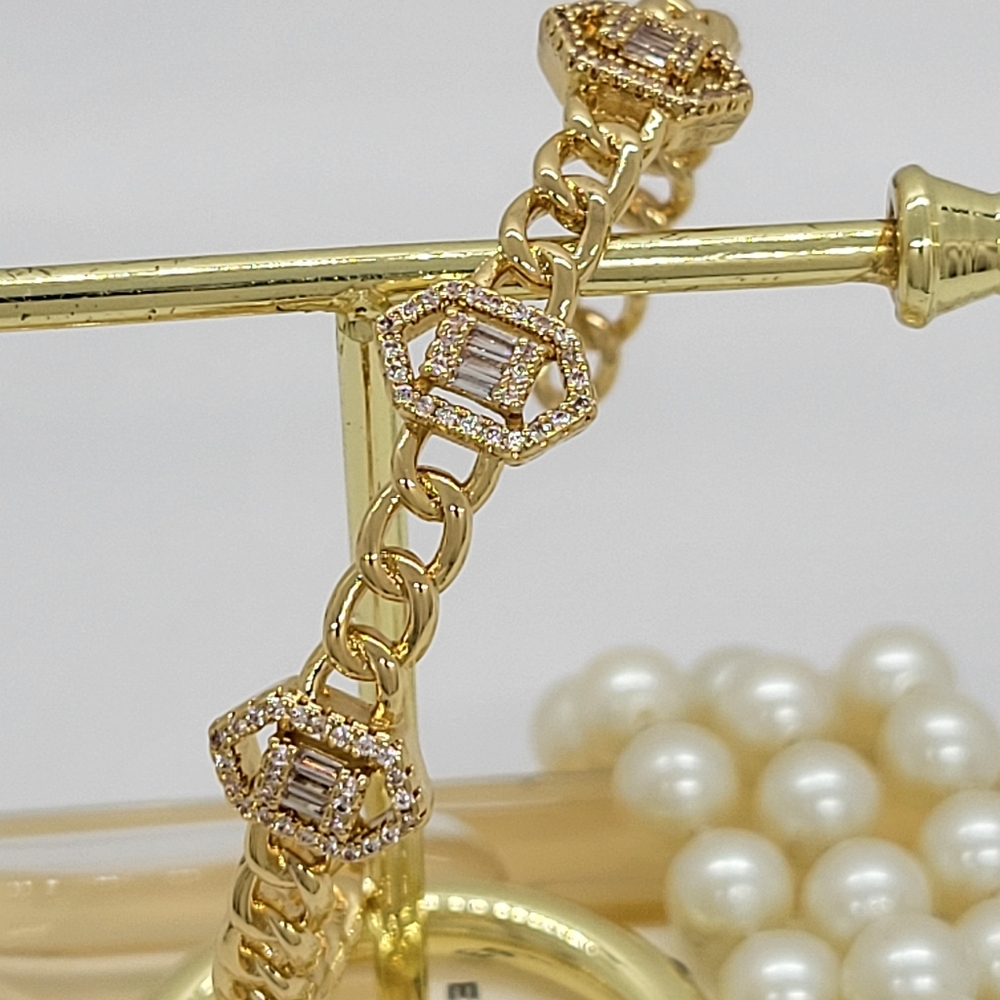 NWOT 14k Gold Plated Luxurious Bracelet - Picture 8 of 8